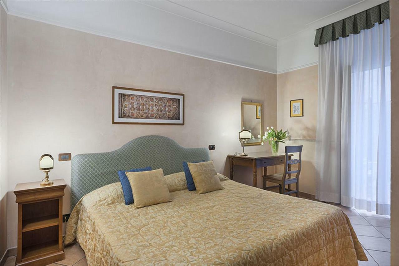 Hotel Portoghesi Рим Экстерьер фото